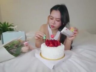 Celebrating 그녀의 생일 &lpar;326n&period;h&rpar;