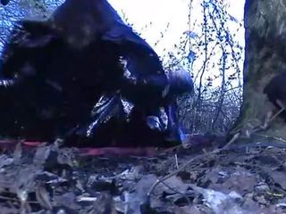 Bashkëshorte merr creamed dhe pissed në nga huaj në një publike park vid