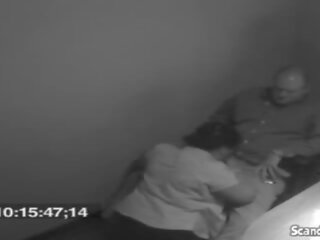 Gorda secretária com grande mamas broche dela chefe