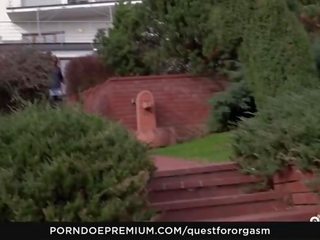 Quest für orgasmus - straff serbisch blond kirsche kuss masturbiert und wird wild orgasmen