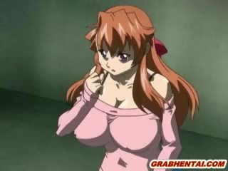 Rondborstig japans hentai meid betrapt en brutaal groupfucked