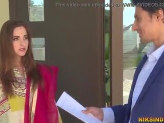 Newly одружена індійська bhabhi смужки її salwar і loses її virginity з devar ji