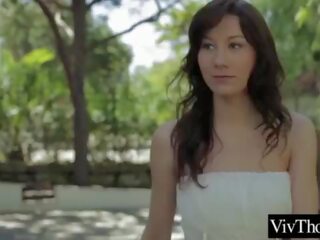 Lesbians pagkakaroon mahirap orgasms sa ang kusina may nila umaga espresso