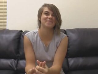 19yo мадама хейли лъжливи смучене putz в секс видео audition&excl;