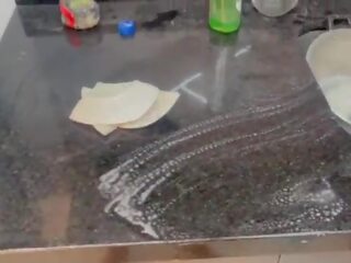 Mi peque�a hermanastra saya ofrece sexo duro yang cambio de arreglar una travesura que hizo&period;