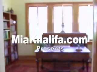Міа khalifa - арабська seductress з великий цицьки трахає тоні rubino в бібліотека