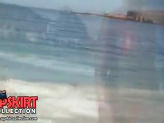 Це недосвідчена дівчинки inviting тіло є wrapped в smashing бікіні ліфчик і привабливий крихітна бікіні gstring
