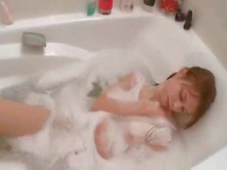 Moj veliko oprsje dama britje muca v na cev
