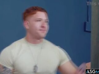 Dois rival militar privates jeremiah cruze e blain oconnor ter para rosto o música juntos como eles ter íntimo porcas vídeo