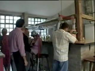 В старий прибирання crew очищає кожен manhood пт. 1