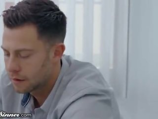 Sweetsinner 巨乳 媽媽我喜歡操 老闆 他媽的 她的 年輕 飾釘 employee
