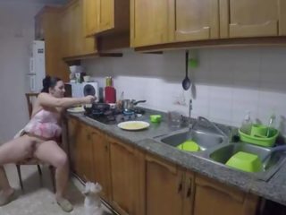 Cooking hubad at eating puke