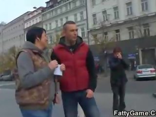 Закръглени голям бюст брюнетка неприятен майната време в баня