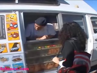 Gullibleteens.com 冰淇淋 truck 青少年 寵兒 蓬鬆 黑色 發