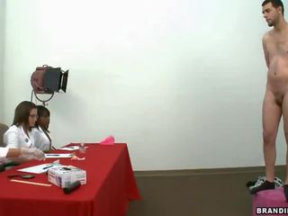 豐衣足食 女性 和 bare 男人.