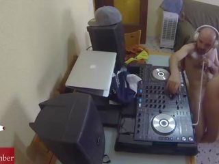 Dj sikiş and scratching in the chair with a hidden kamera spying my stupendous gf