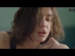 Adele exarchopoulos - з оголеними грудьми секс сцени - eperdument (2016)