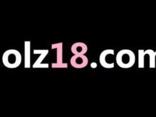 Vrai seductress en la jacuzzi tube