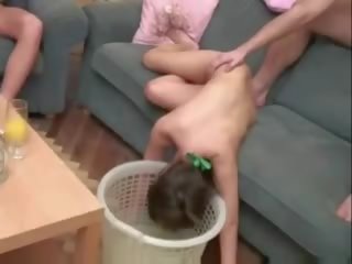 Giovane russion giovanissima giovane padrona prende drnuk e scopata
