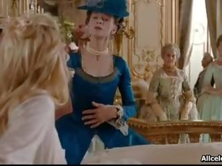 Kirsten dunst mengekspos dia tubuh