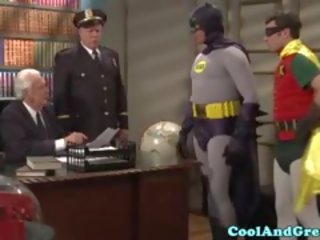 Superhero cums trên một giàu phụ nữ ngực shortly chỉ sau rescueing anh ta
