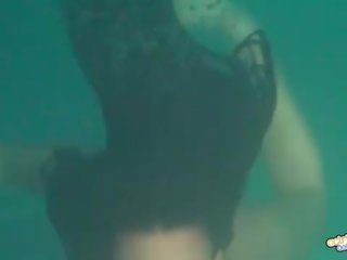 Duchita caliente - magnificent lesbians at the shower