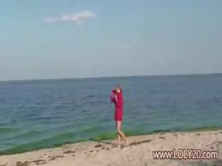 수줍은 나체상 연인 에 그만큼 바닷가