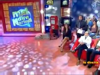 Къса пола телевизия клипове