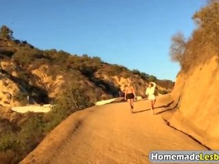 Smashing në trot esbians lëpirje dhe gisht pussiesaddisonavery-27524-1-hd-1