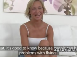 Ceko pirang waitress fucks in casting