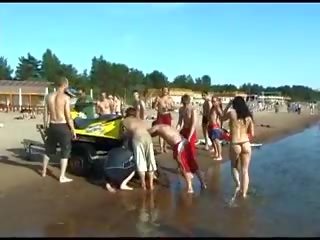First-rate 비탄 nudists 시작 이 나체상 바닷가 조차 뜨거운